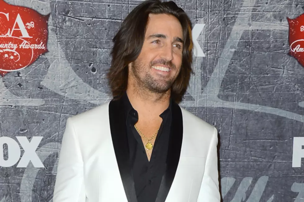 Jake Owen Rocks &#8216;The One That Got Away&#8217; With Bikini-Clad Dancers at 2012 American Country Awards