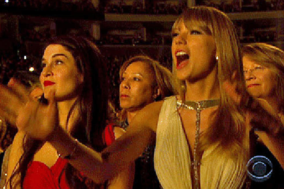 Taylor Swift GIFs: Superstar Sings, Dances to Every Song at 2013 Grammy Awards
