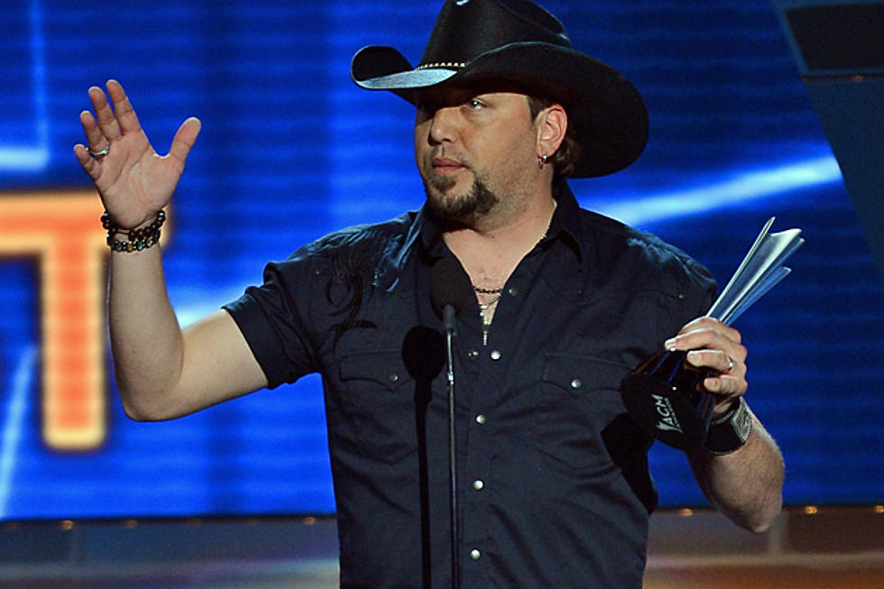 Jason Aldean Grabs Male Vocalist of the Year at 2013 ACMs