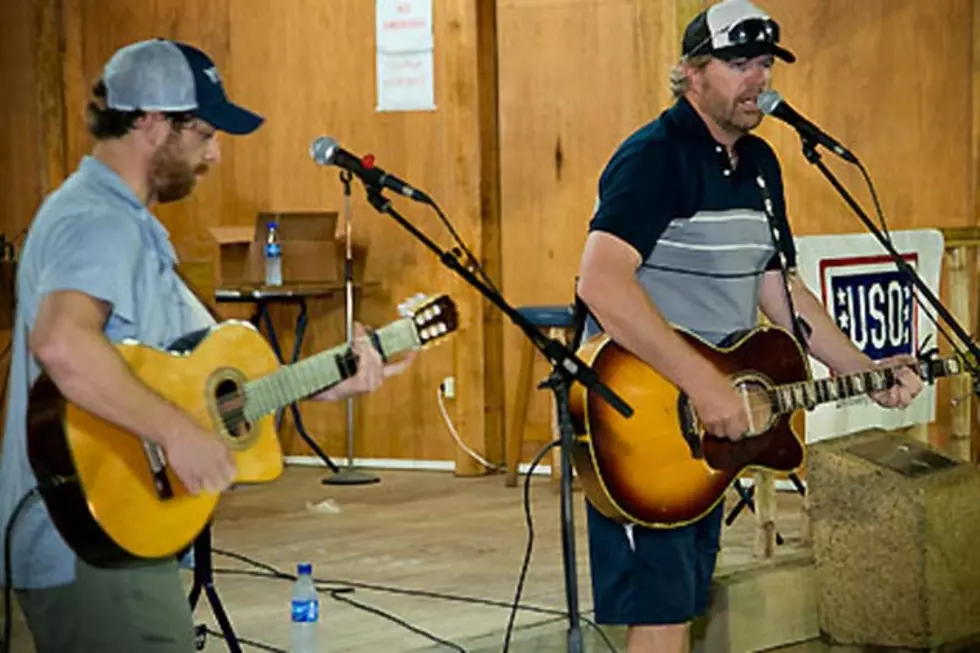 Toby Keith Visits Troops in Philippines, Guam and Hawaii on USO Tour &#8211; Pictures