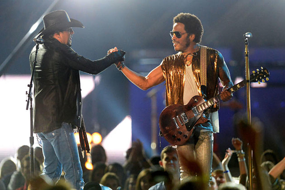 Lenny Kravitz Wears Out Welcome At CMA Music Festival [VIDEO]