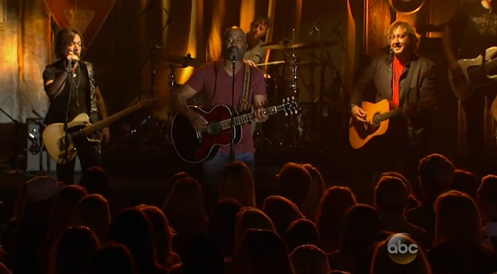Darius Rucker’s ‘Wagon Wheel’ Is One Big Singalong During ‘Country’s Night to Rock’