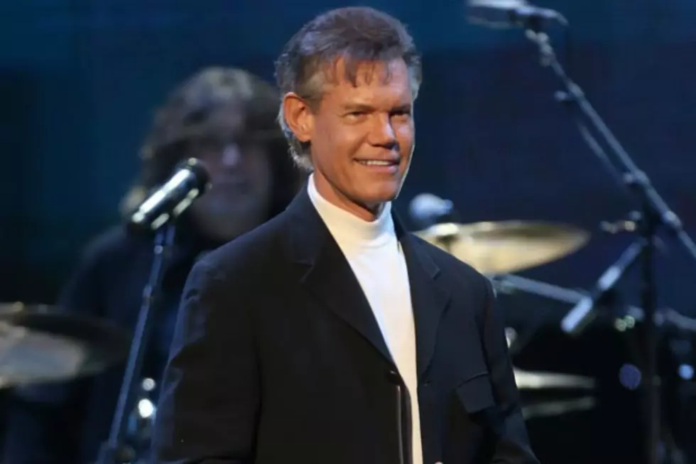 Fans Create &#8216;Human Chain of Love&#8217; for Randy Travis During George Jones Tribute Concert