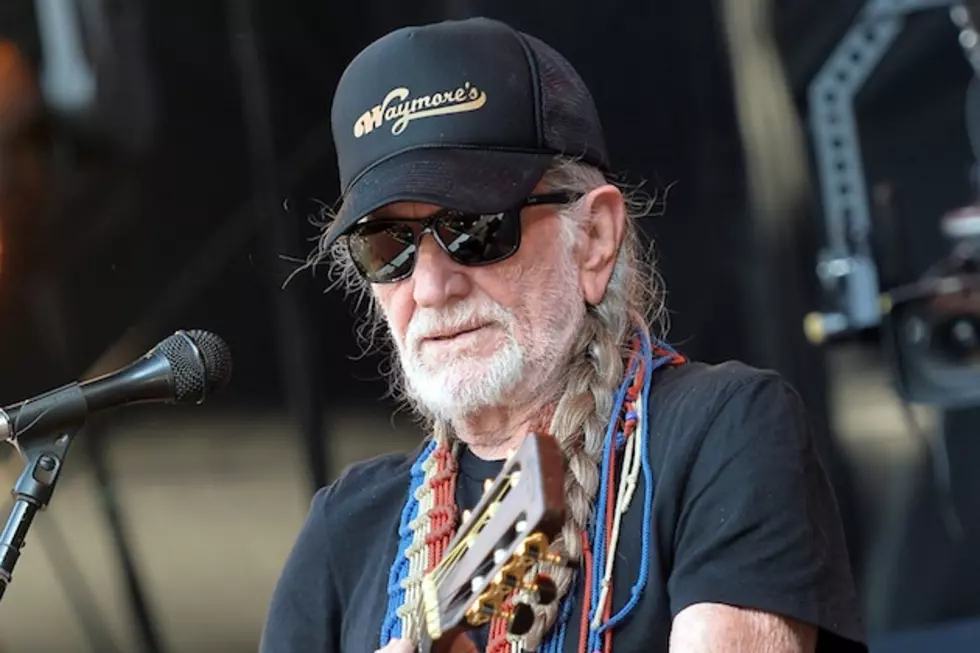 Willie Nelson Writing an &#8216;Unvarnished&#8217; Story of His Life