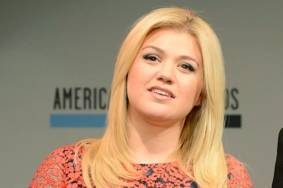 Kelly Clarkson Dodges Pregnancy Question, Confirms It’s on the Agenda