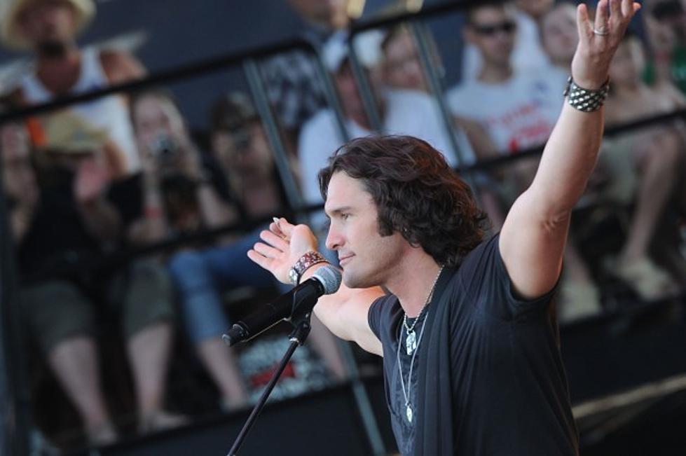Joe Nichols Brings Family on the Road to Make It &#8216;Home Away From Home&#8217;