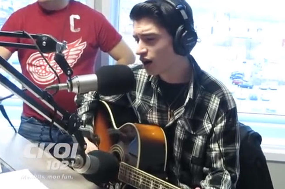 Teen Covers ‘Blue Christmas,’ Sounds Just Like Elvis Presley [Watch]