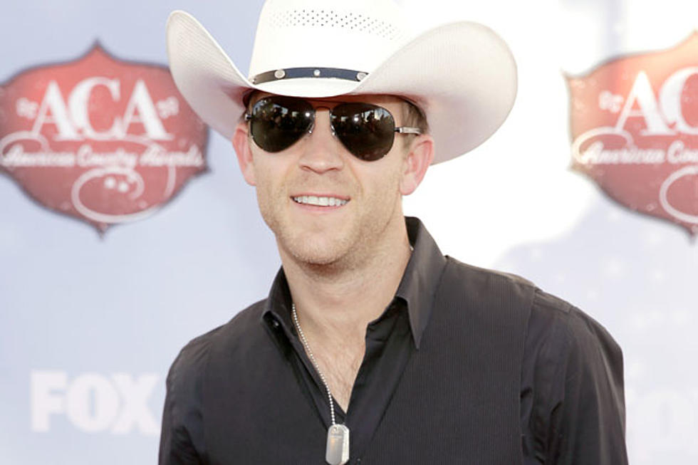 Justin Moore Rocks 2013 ACAs With &#8216;Point at You&#8217;