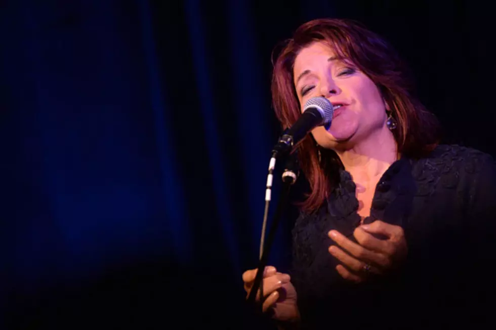 Rosanne Cash Shares Inspirations Behind New &#8216;The River &#038; the Thread&#8217; Album &#8211; Exclusive Video