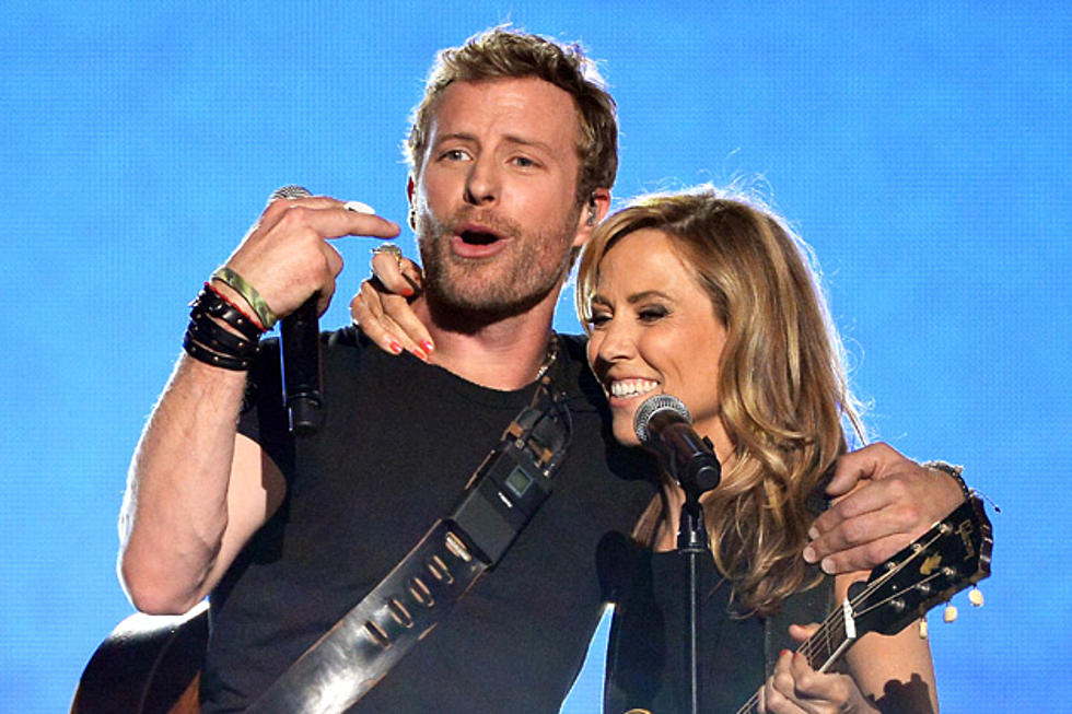 Dierks Bentley and Sheryl Crow Sing ‘I’ll Hold On’ at the 2014 ACM Awards