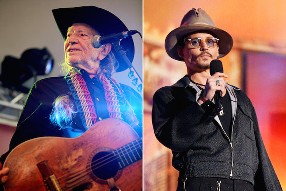 Willie Nelson Welcomes Johnny Depp to His Stage &#8211; Again!