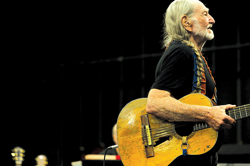 Willie Nelson’s ‘Band of Brothers’ Video Features Rowdy Backstage Fun – Exclusive Premiere