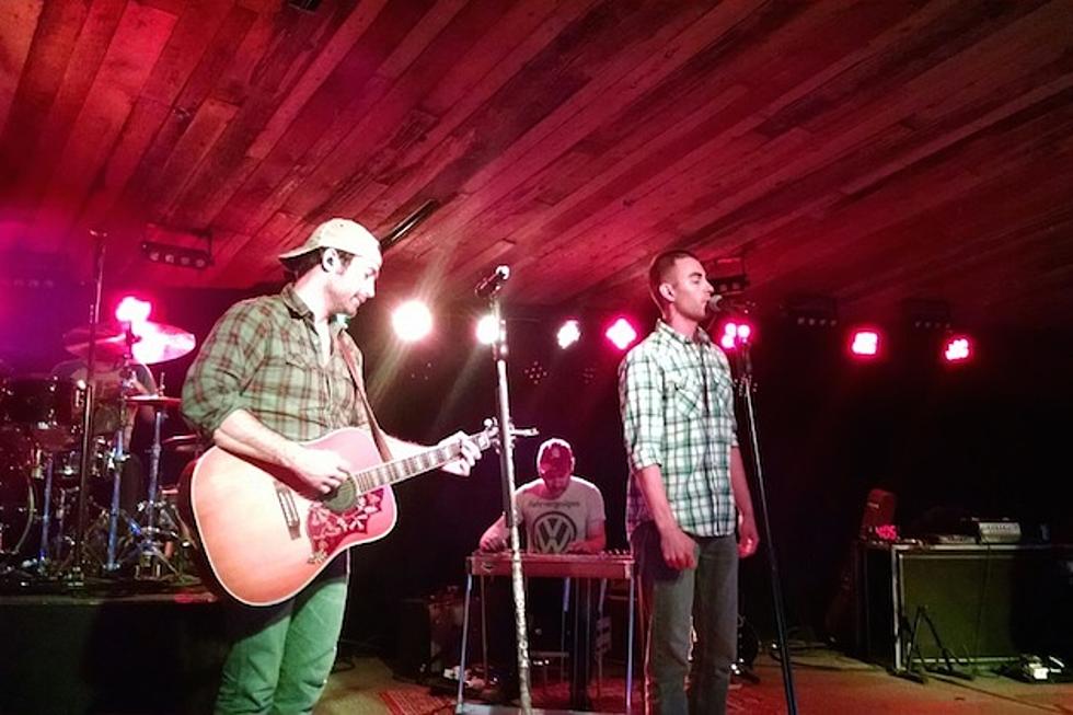 Josh Thompson Shares the Stage With Soldier Contest Winner [Watch]