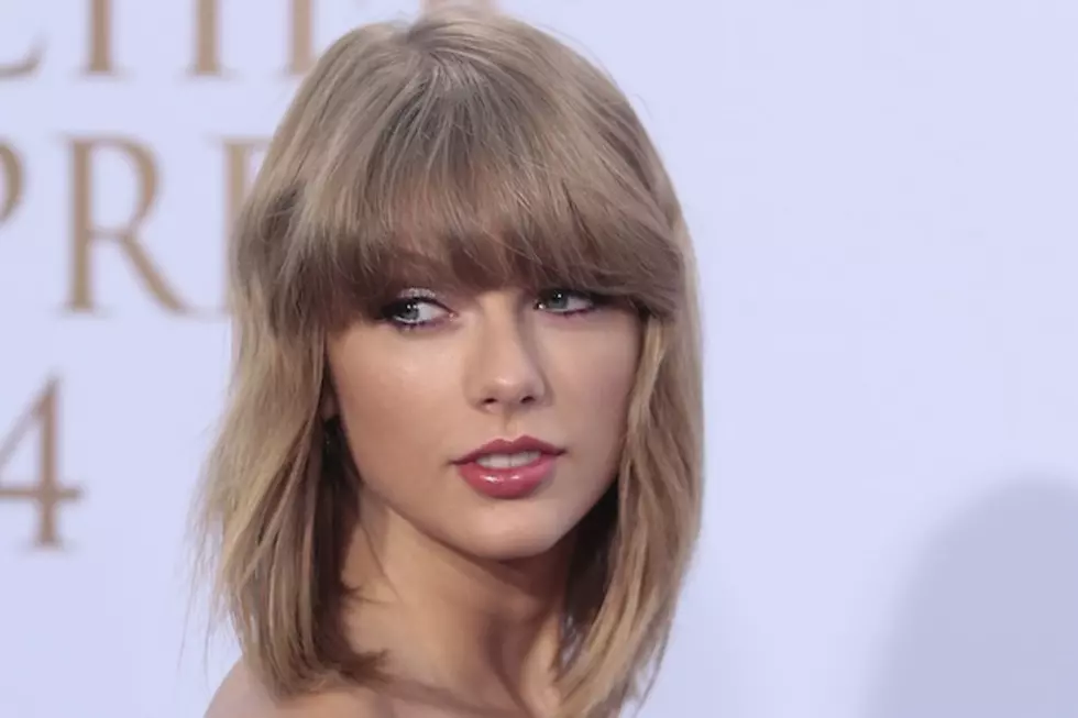 Taylor Swift Admits Scott Borchetta Begged Her to Put Country Songs on &#8216;1989&#8217;
