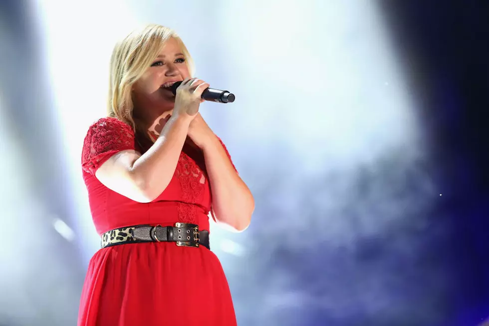 Kelly Clarkson Shoots ‘Wrapped in Red’ Video, Brings River Rose Along