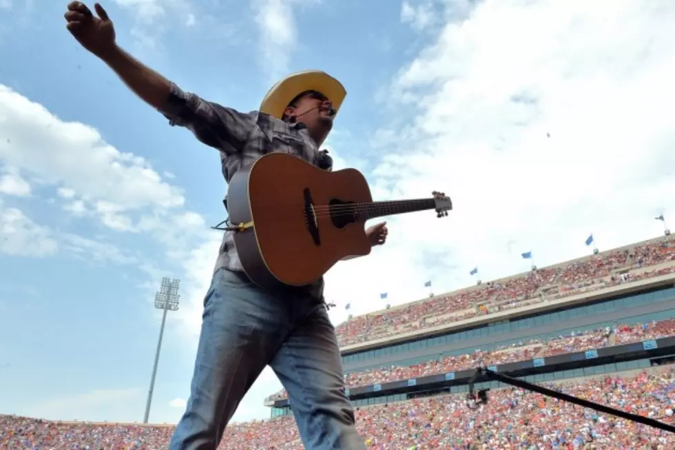 Garth Brooks Breaks His Own Record for Ticket Sales in a Single City