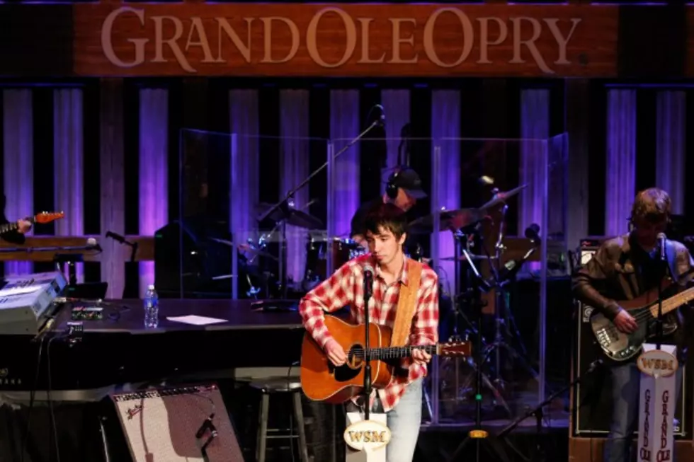 Mo Pitney Stops by Taste of Country Nights Studio to Chat