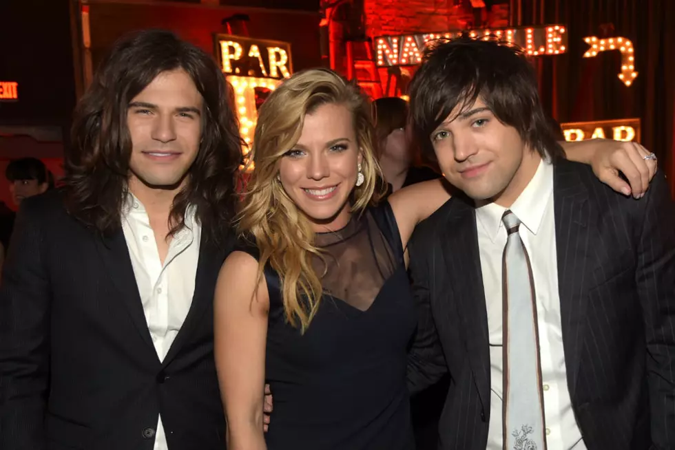 The Band Perry Bring Country Cheer to Rockefeller Center Tree Lighting [Watch]