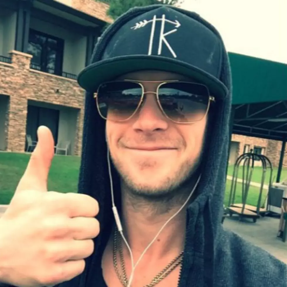 See Country Stars’ Best Selfies [Pictures]