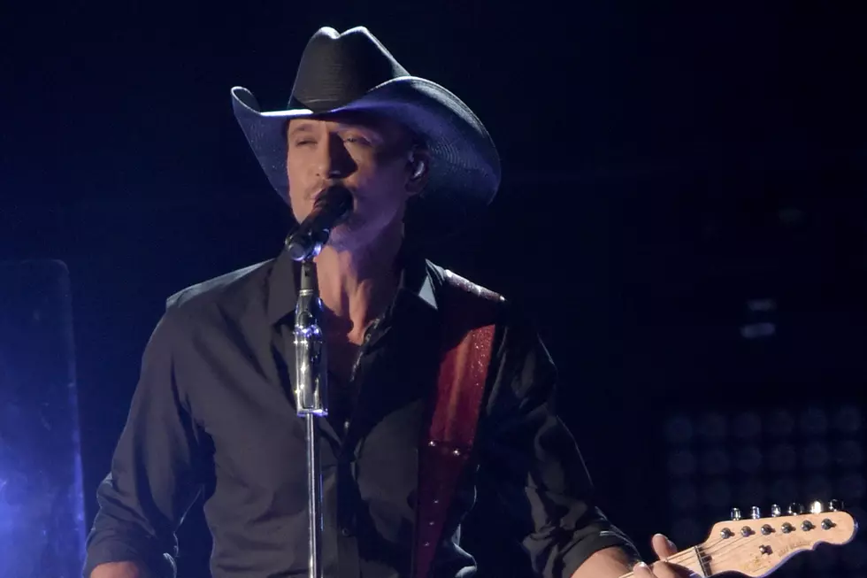 Tim McGraw Performs ‘Shotgun Rider’ at the 2014 CMA Awards