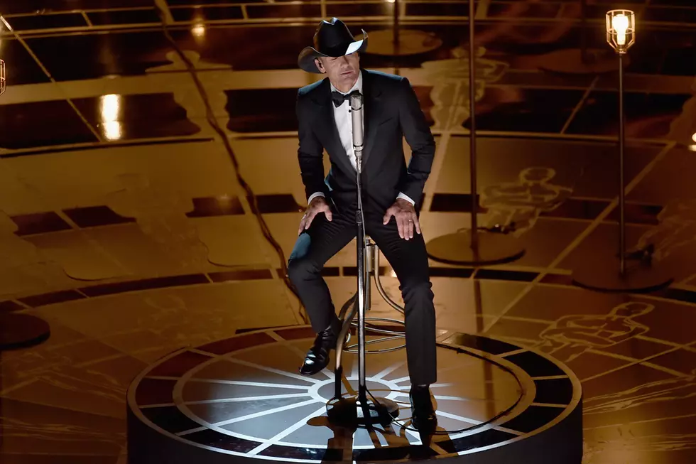 Tim McGraw Pays Touching Tribute to Glen Campbell at 2015 Oscars