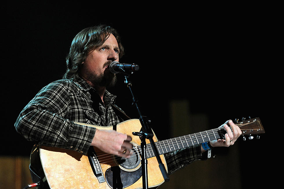 Sturgill Simpson Stops Show to Break Up a Fight [Watch]
