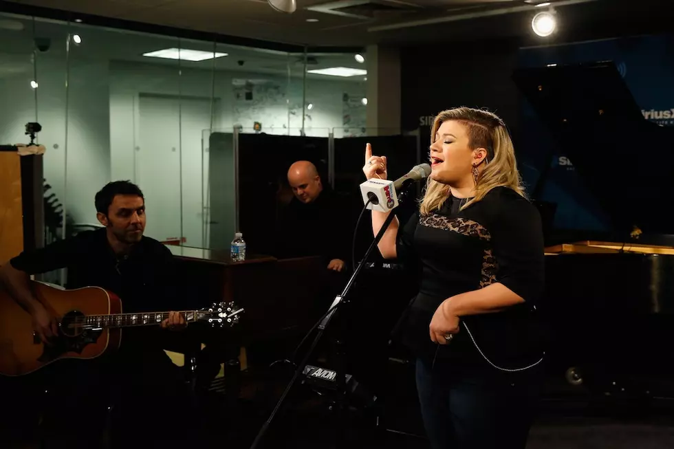 Kelly Clarkson Covers Tracy Chapman’s ‘Give Me One Reason’ [Watch]
