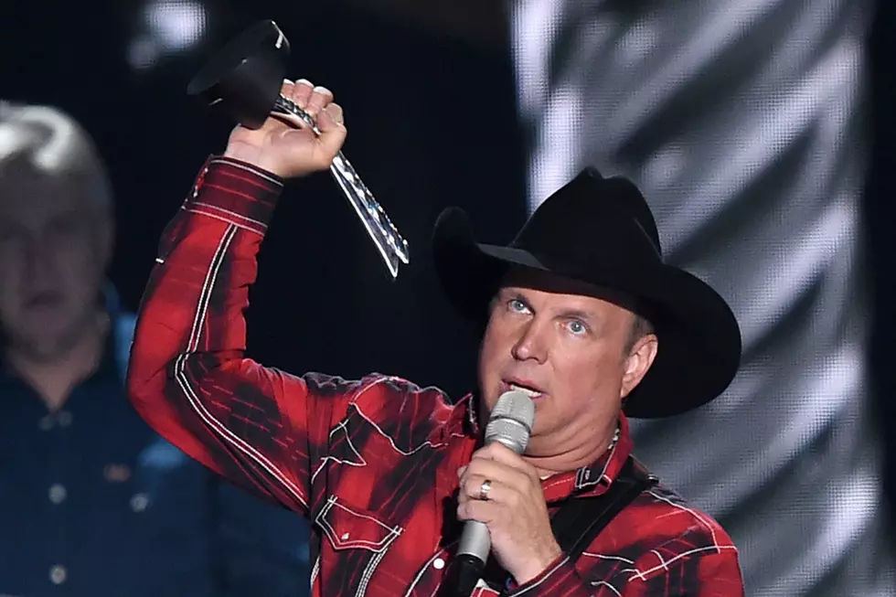 Garth Brooks Performs in Name of Troops, Wins Crystal Milestone Award at ACMs