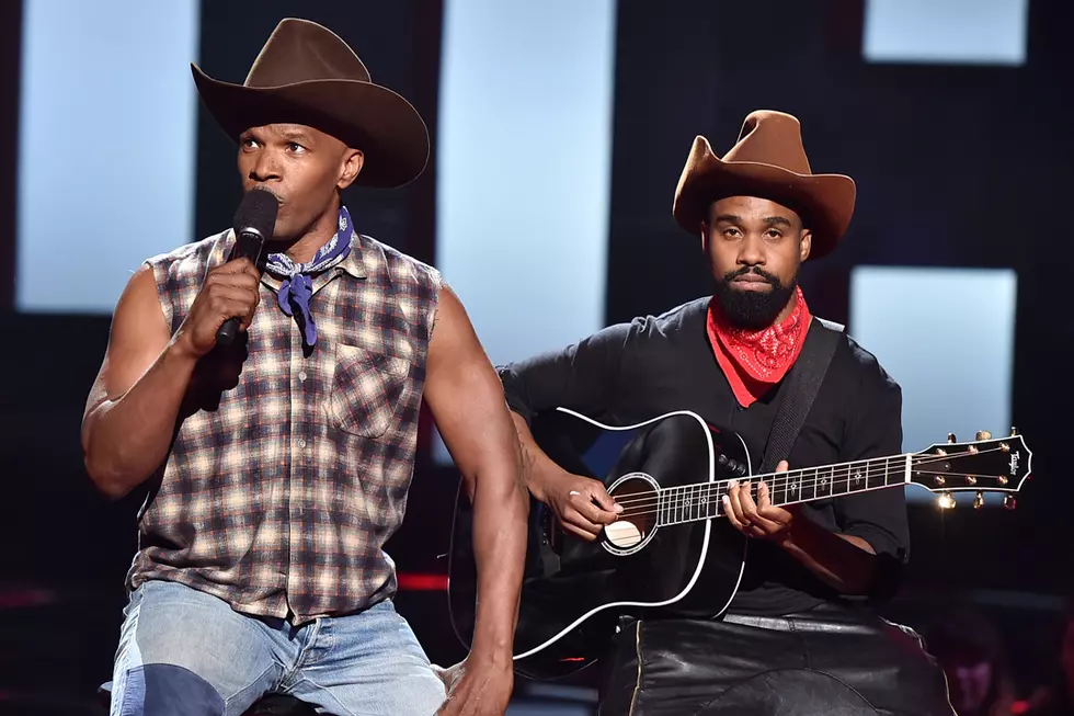 Jamie Foxx Admits to Singing Country Music in the Shower