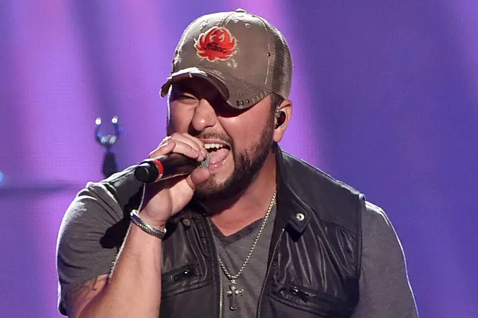 Tyler Farr a Little Bruised Up After Stage Fall 
