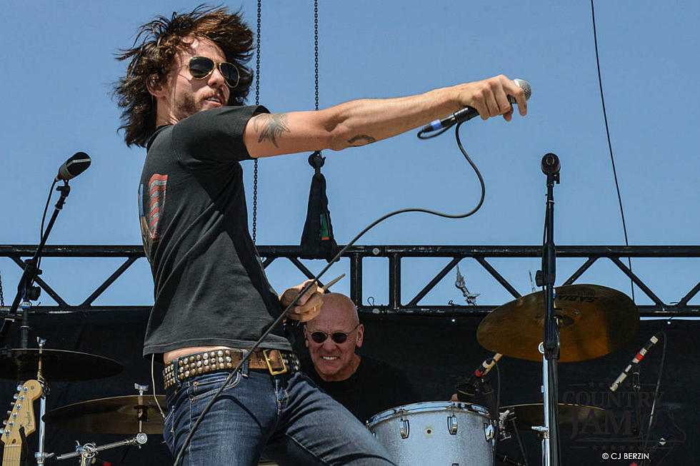 Chris Janson Wows With Stage Presence at Country Jam 2015