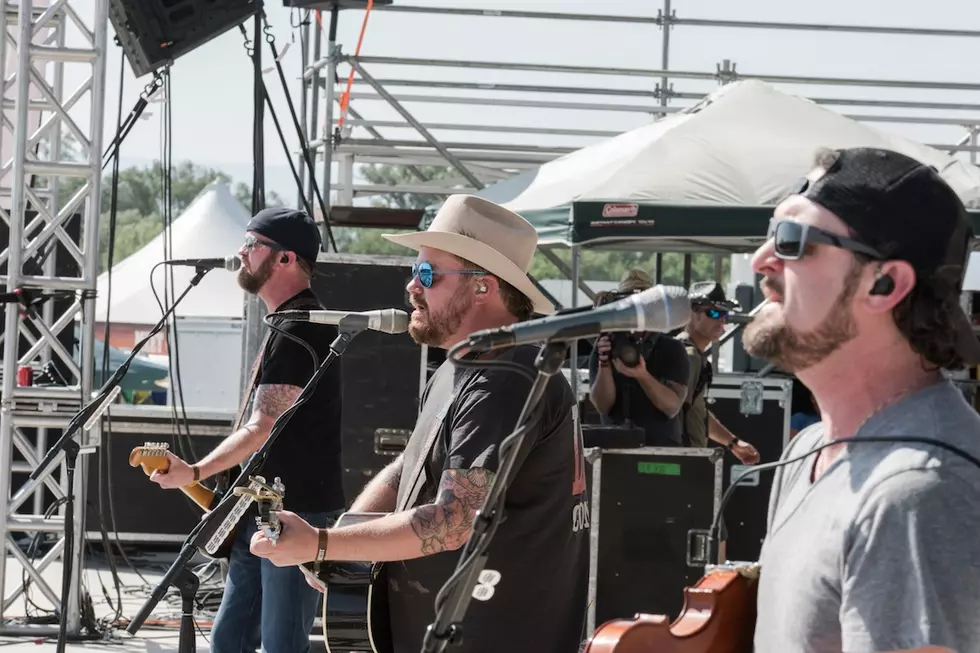 Randy Rogers Band Melt Hearts, Win New Fans With Romance at 2015 Country Jam