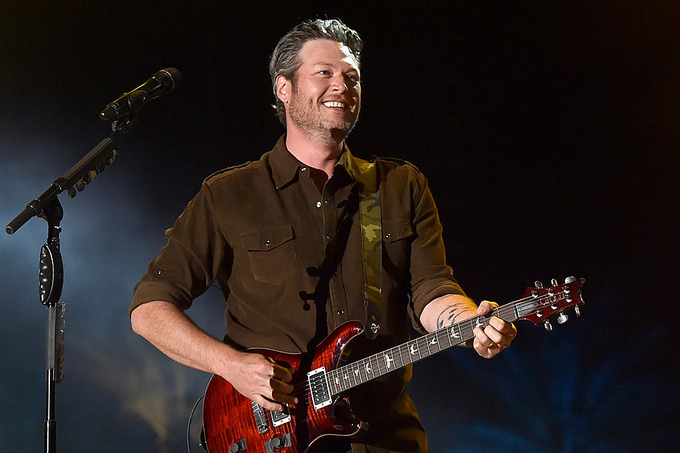 Blake Shelton Rescues Four Men Trapped in Mud Hole