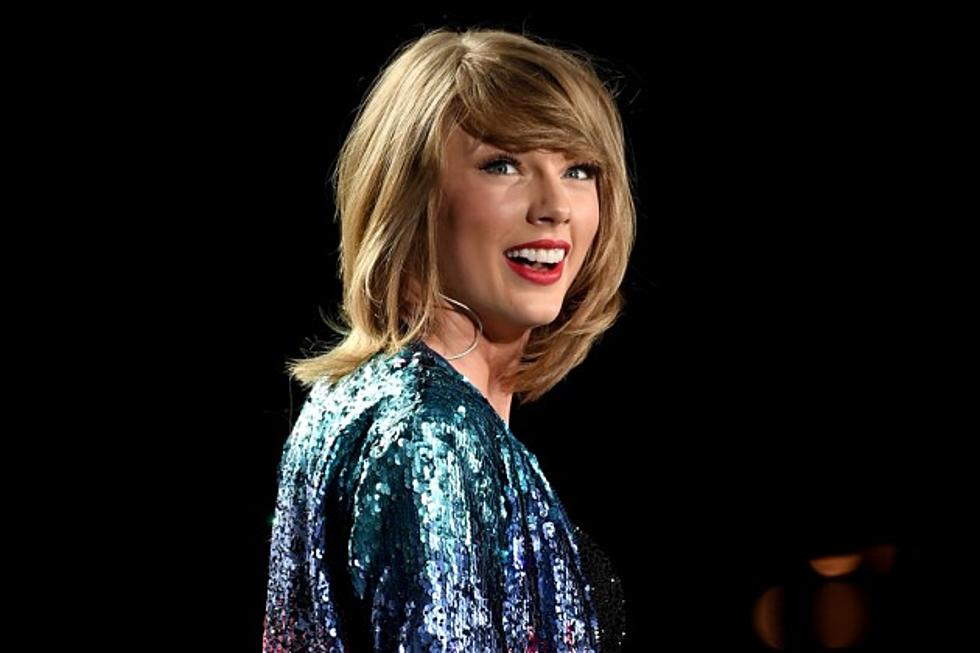 Taylor Swift Receives Seventh Songwriter/Artist of the Year Award