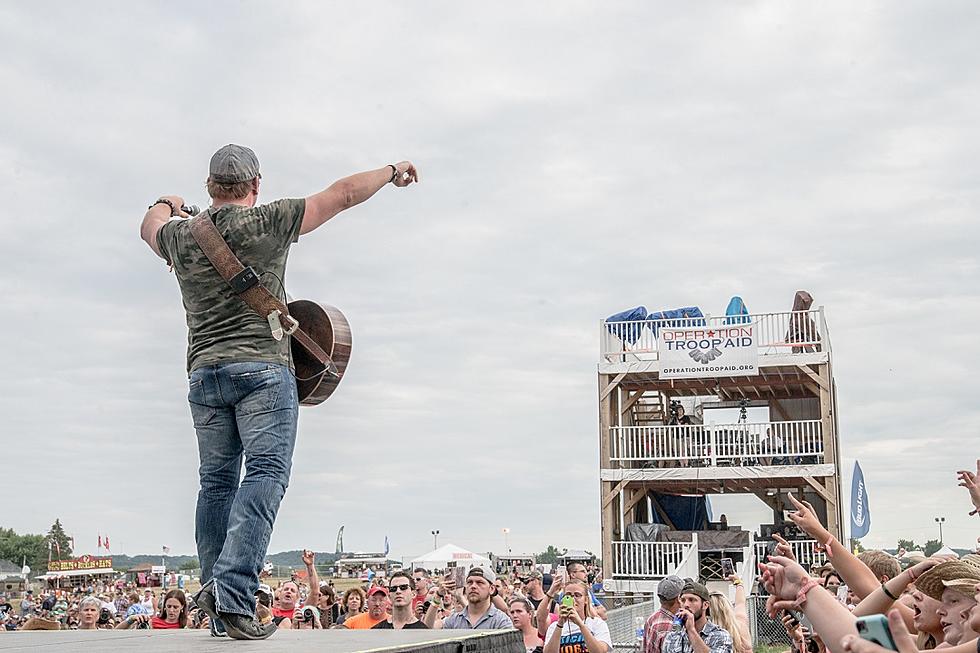 Dierks Closes Out 2015 'COTR'