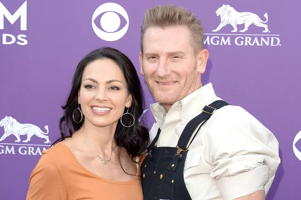 Joey + Rory Share Prayers With Pastor Who Married Them