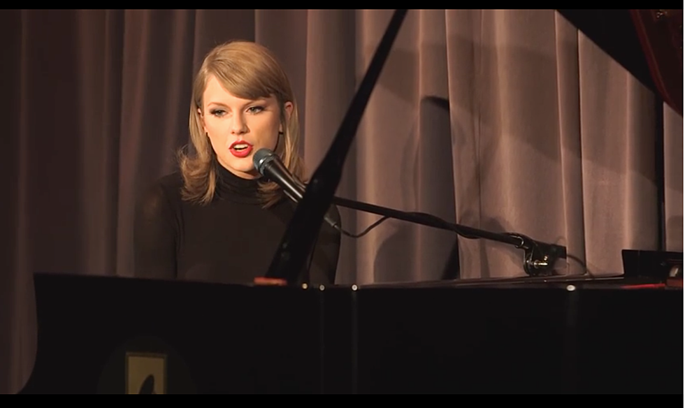 Taylor Swift Sings Incredible Stripped Version of &#8216;Out of the Woods&#8217; [Watch]