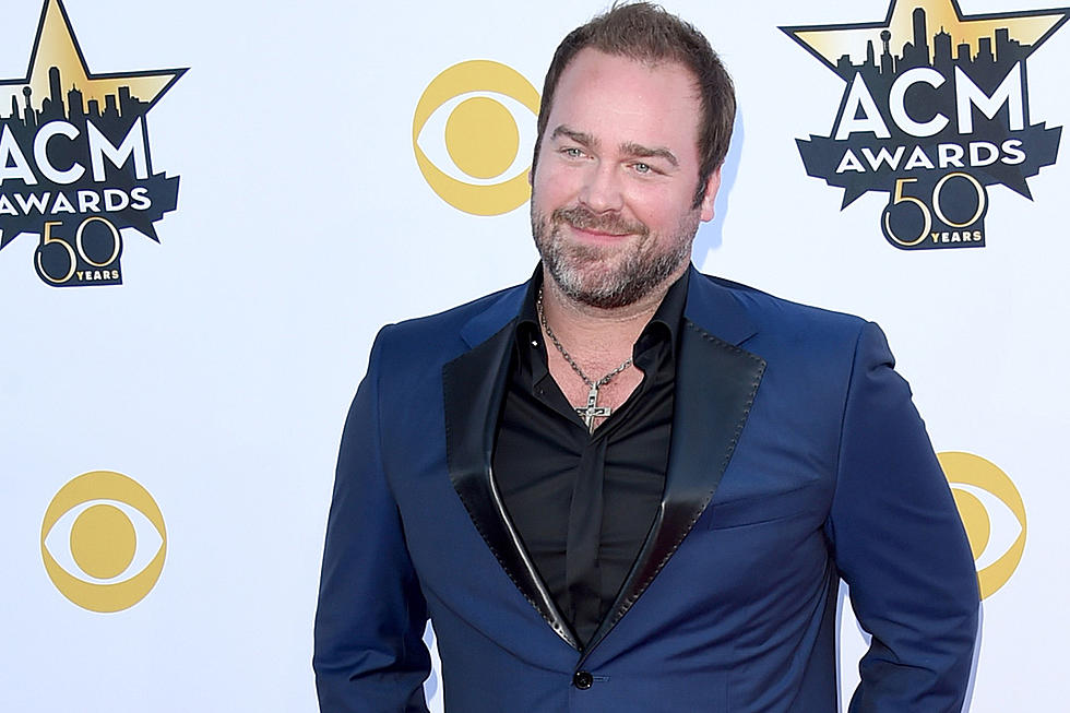 Lee Brice, Maddie & Tae Sing ‘A Guy Walks Into A Bar’ for Tyler Farr [Watch]