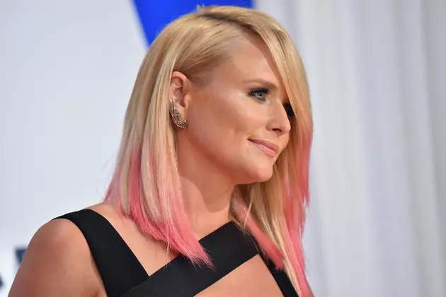 Miranda Lambert Debuts Pink Hair, Tears Up at the 2015 CMA Awards
