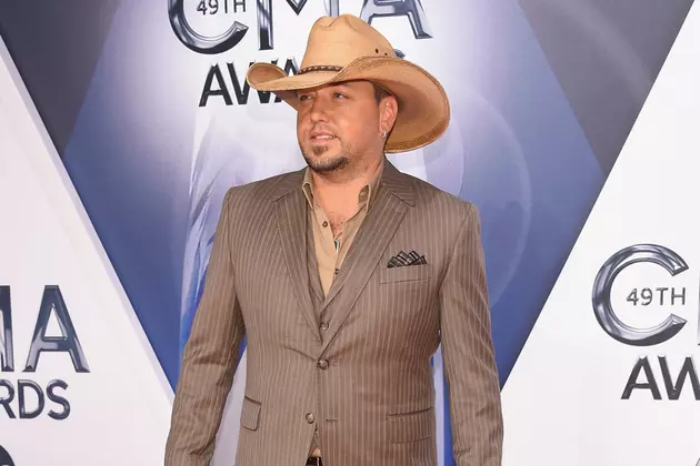 Jason Aldean Performs &#8216;Gonna Know We Were Here&#8217; at 2015 CMA Awards