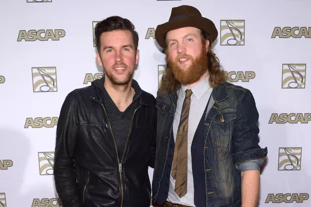 Brothers Osborne Celebrate First No. 1 With &#8216;Stay a Little Longer&#8217;