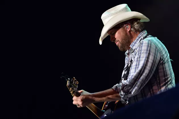 Toby Keith Channels His Inner &#8216;Willie&#8217; With Hilarious New Video &#8216;Wacky Tobaccy&#8217; [VIDEO]