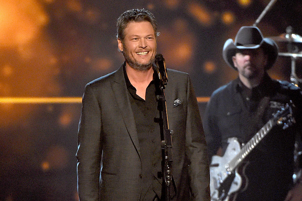 Blake Shelton Sings ‘Came Here to Forget’ at the 2016 ACM Awards