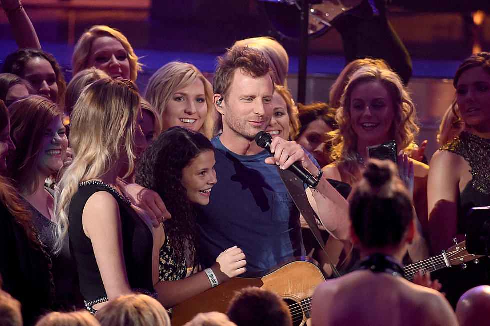 Dierks Bentley Goes ‘Somewhere on a Beach’ at 2016 ACMs