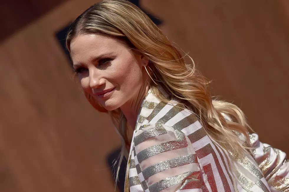 ‘Playing With Fire’ Finds Jennifer Nettles Emerging From ‘Veil of Motherhood’