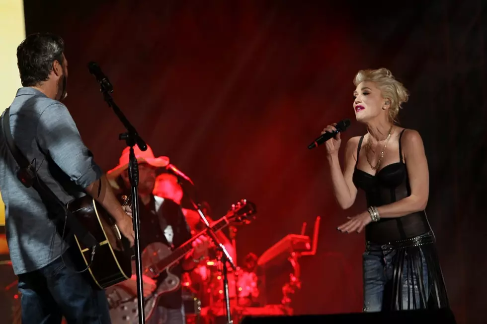 Gwen Stefani Joins Blake Shelton for Birthday Performance at Country Jam