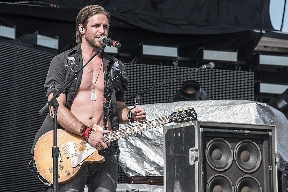 Review: Canaan Smith Brings His Abs, New Music to Country Jam 2016