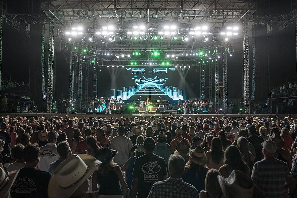 See 10 Awesome Pictures From Friday at Country Jam 2016