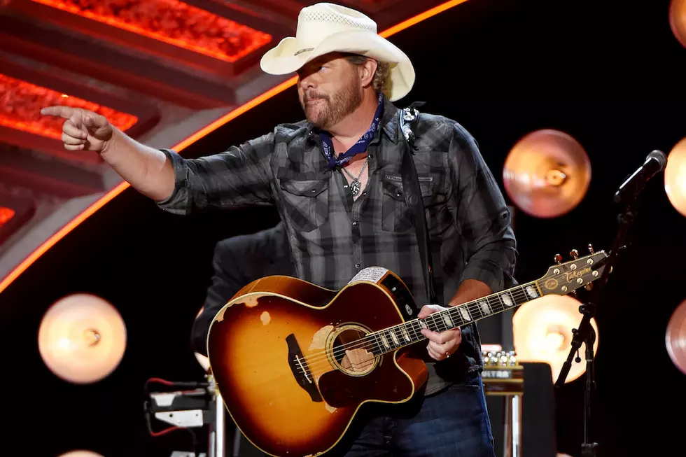 Toby Keith Performs Impressive Tribute to Merle Haggard [Watch]