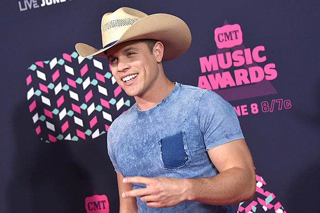 Dustin Lynch on Being Single: ‘A Relationship Is Not Going to Happen&#8217;